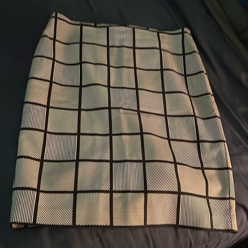 Black and White Ann Taylor Skirt 6 Petite